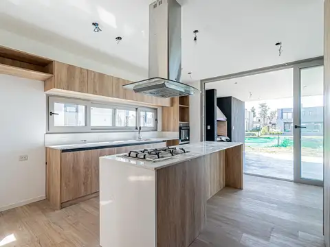 Venta Casa 4 ambientes en Laguna Grande, Villanueva