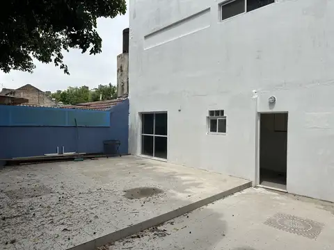 Galpón  en Venta en Villa Lugano. Sup. Cubierta 266.40 y Sup Descubierta 65.60