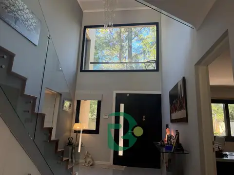 Casa en Venta en Barrio Parque Leloir, USD 800.000