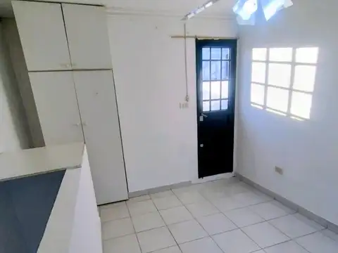 Depto Tipo Casa en Alquiler en Sarandi, $ 380.000
