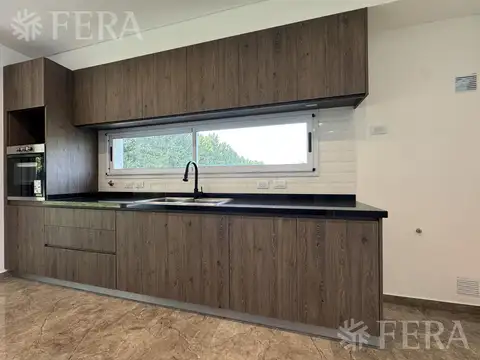 Casa 7 ambientes con 5 baños