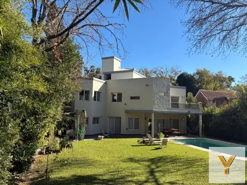 Casa en venta - 3 Dormitorios 4 Baños - Manuel Alberti