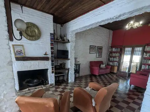 Casa en Venta con 2 cocheras