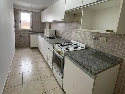 Departamento en  alquiler de 3 amb con espacio guarda coche