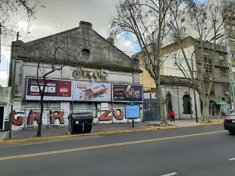 Terreno para desarrollo - Av. Caseros - Parque Patricios