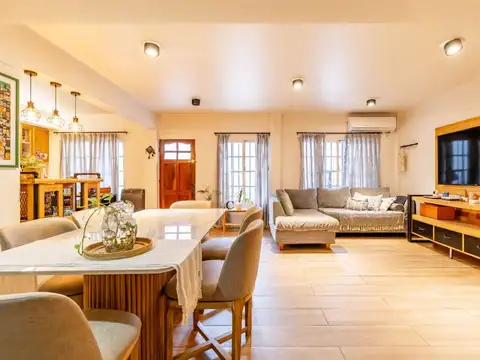 Depto Tipo Casa 4 ambientes con 2 baños