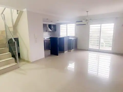 Depto Tipo Casa en Venta en Villa Lynch, USD 75.000