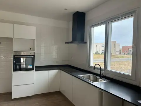 Casa en Alquiler al Oeste