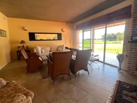 Casa 10 ambientes con 7 baños