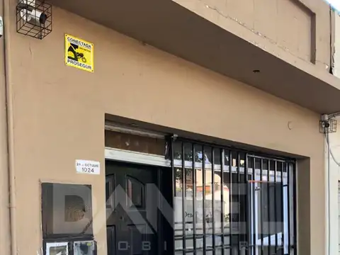 Excelente oportunid Local comercial de 3 x 8 con baño, pasillo con vivienda al fondo con terraza !!!