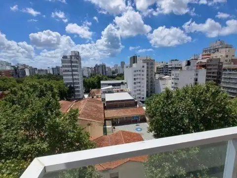 Semipiso 3 ambientes a la calle con cochera y baulera