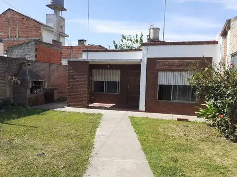 CASA 3 AMBIENTES VENTA LONGCHAMPS AMPLIO PATIO