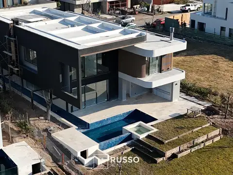 CASA EN VENTA AL RIO A ESTRENAR - EL YACHT NORDELTA