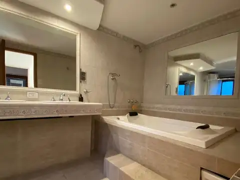 Espectacular Chalet en Alquiler en Olivos | Jardín, Pileta, Quincho y Cochera
