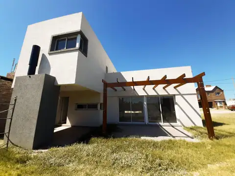 Casa en venta en Tierra de Sueños 3, Roldán. 2 dormitorios c/ excelente calidad constructiva.