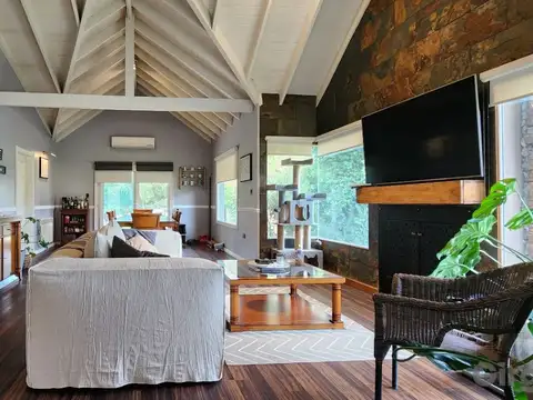 Casa en Venta con 2 cocheras