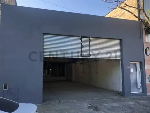 GALPÓN CON VIVIENDA MULTIFUNCIONAL EN FLORES SUR - CABA