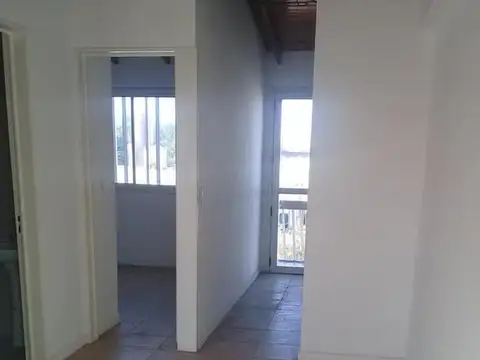 Departamento un dormitorio con balcón  a metros de Av. Colon