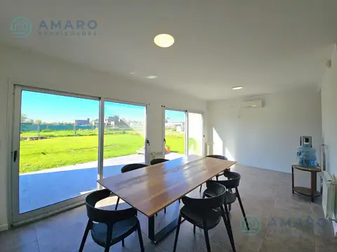 Casa en Venta con 2 cocheras