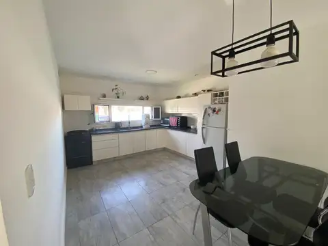 Casa 5 ambientes con 3 baños