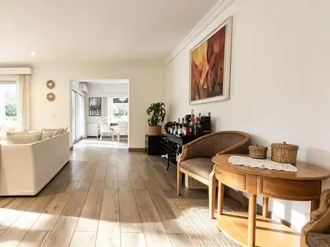 Casa 6 ambientes con 5 baños