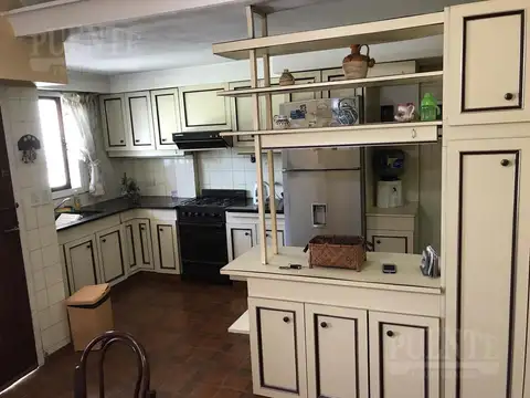 Casa en Venta con 4 cocheras