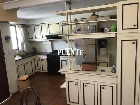 Casa en Venta con 4 cocheras
