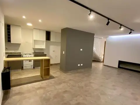 Casa 5 ambientes con 1 baño