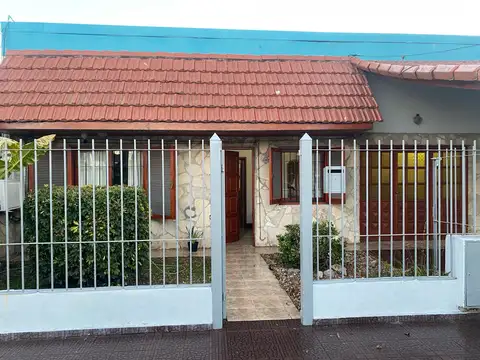 Casa 5 ambientes con 1 baño