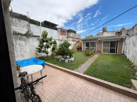 CASA 5 AMBIENTES CON JARDIN Y QUINCHO
