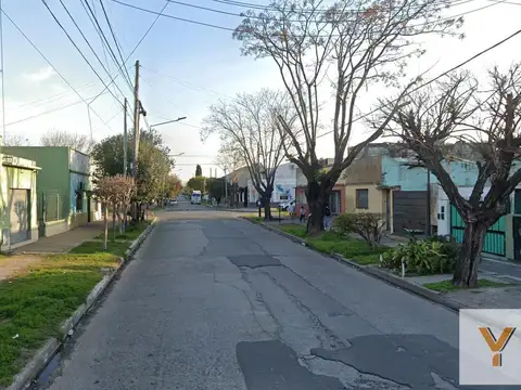 Juan B Justo e/ Purita y Berón de Astrada