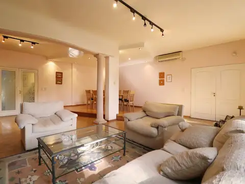 Casa 6 ambientes con 4 baños