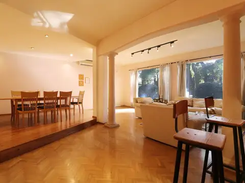 Casa en Venta con 3 cocheras