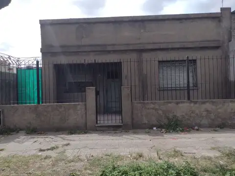 CASA DE 3 AMB. CON FONDO LIBRE