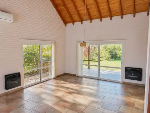 Casa 8 ambientes con 4 baños