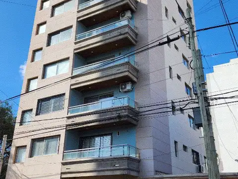 EXCELENTE DEPARTAMENTO 2 AMBIENTES CON BALCON Y COCHERA CUBIERTA PROPIA Y FIJA, CON AMENITIES !!!!