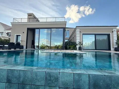 Casa en Venta con 2 cocheras