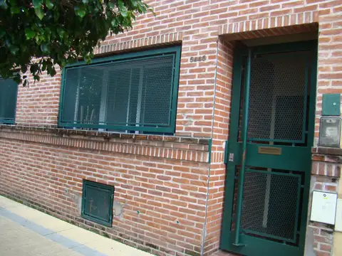 Catania 5400, Piso PB