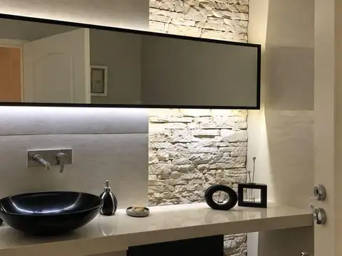 Casa de 5 ambientes con pileta en venta