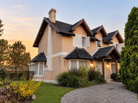 Casa 5 ambientes con 2 baños