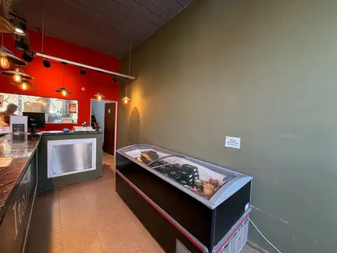 Local en venta en Funes, ubicación céntrica, Galería Paseo Victoria.