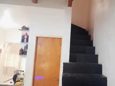 DUPLEX AL FRENTE CON ENTRADA INDEPENDIENTE