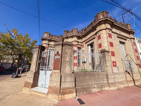 Estudio profesional en venta sobre Bv. Lehmann