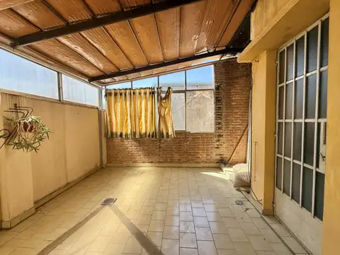 VENTA - CASA EN PLANTA ALTA 2 DORMITORIOS - LUIS AGOTE