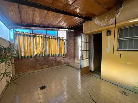 VENTA - CASA EN PLANTA ALTA 2 DORMITORIOS - LUIS AGOTE