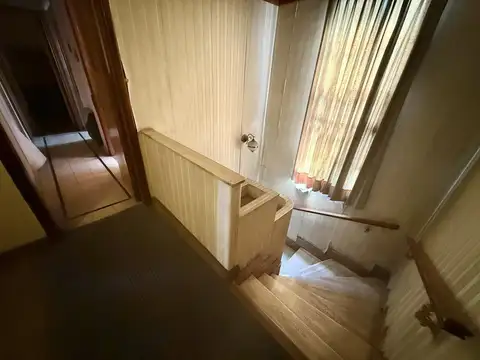VENTA - CASA EN PLANTA ALTA 2 DORMITORIOS - LUIS AGOTE