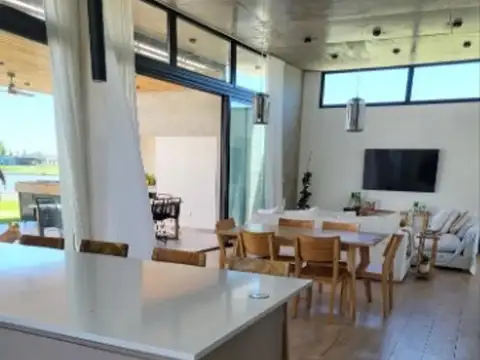 Casa en Venta en San Sebastian, USD 320.000