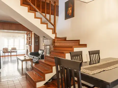 Casa 7 ambientes con 2 baños
