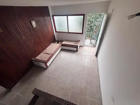 Departamento 6 ambientes con 1 baño