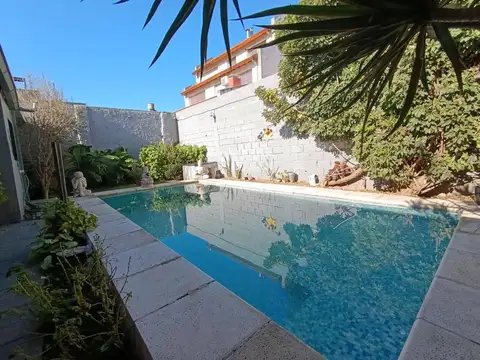 VENTA CASA MULTIFAMILIAR PISCINA  V. BALLESTER